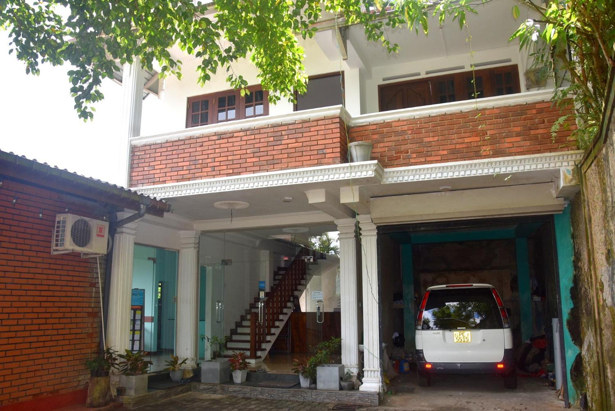 Rathna Gems Halt Hotel Ratnapura Exterior foto
