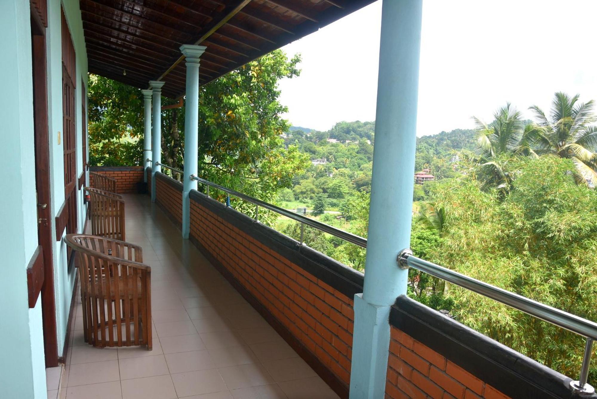 Rathna Gems Halt Hotel Ratnapura Exterior foto