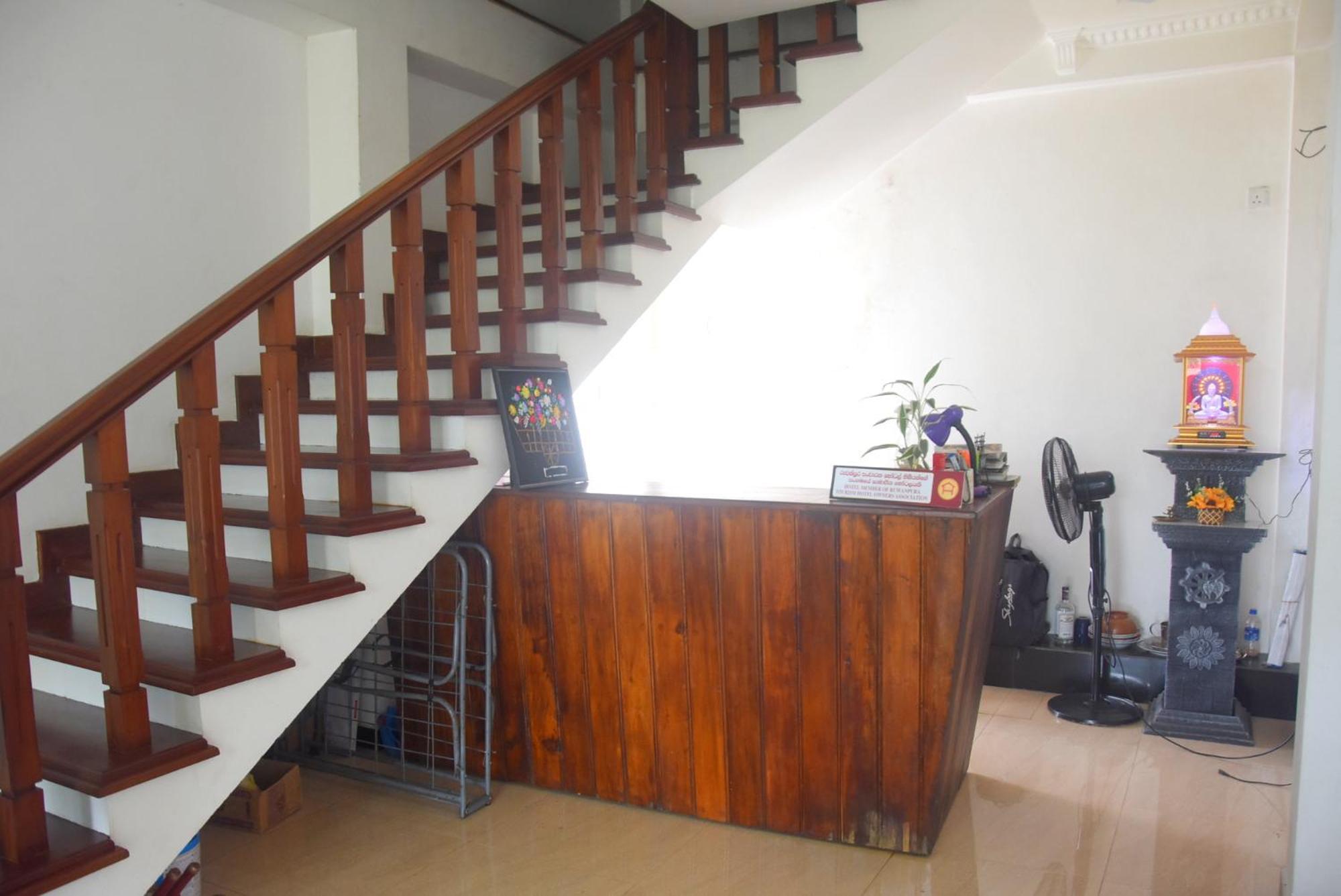 Rathna Gems Halt Hotel Ratnapura Exterior foto