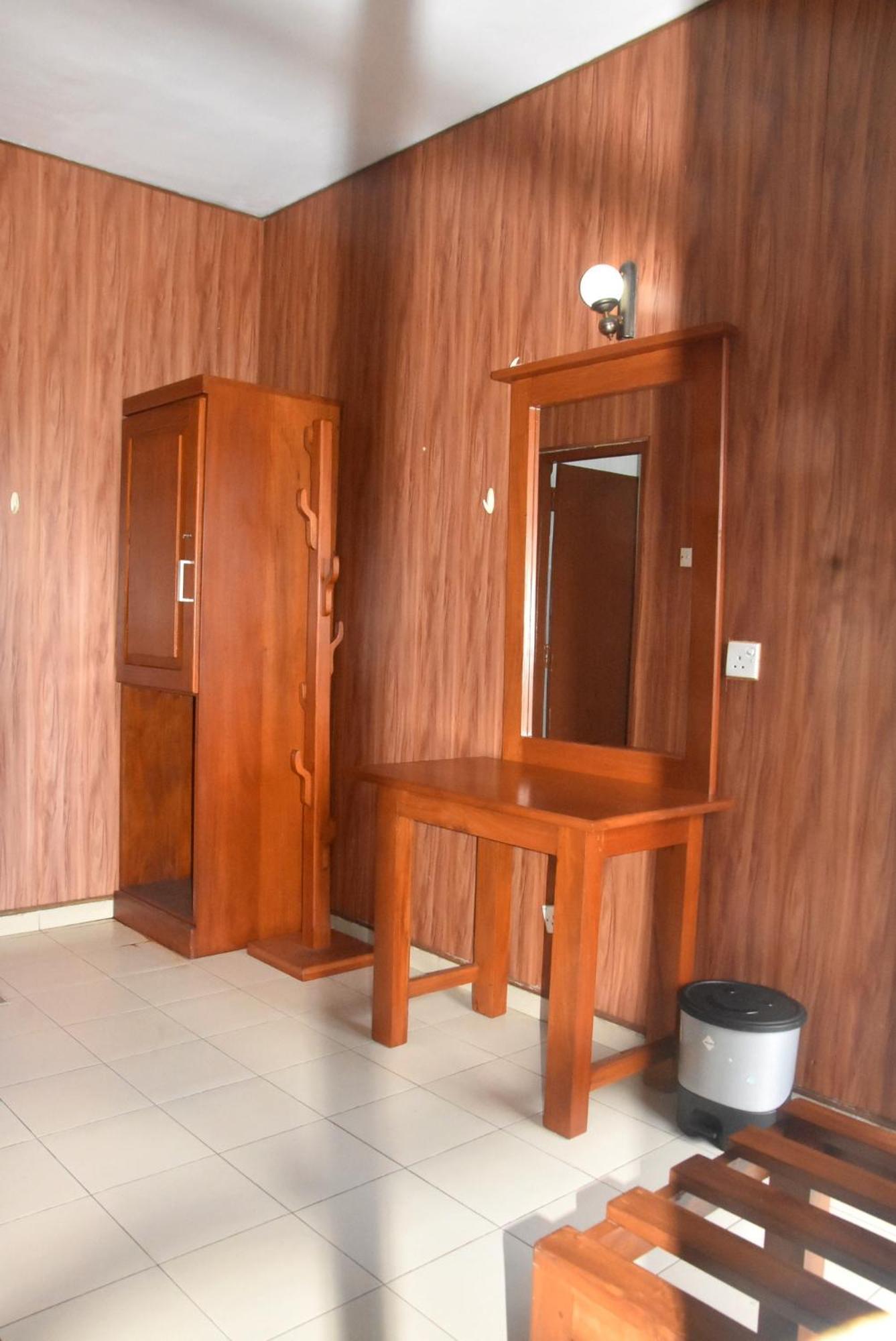 Rathna Gems Halt Hotel Ratnapura Exterior foto