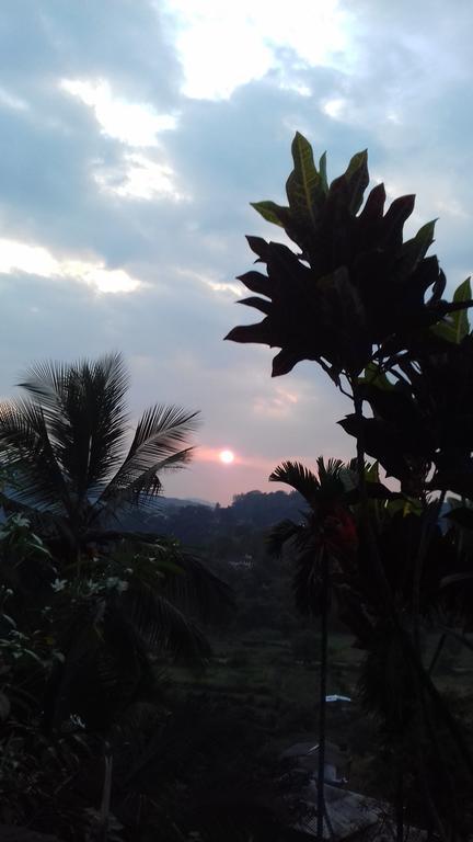 Rathna Gems Halt Hotel Ratnapura Exterior foto