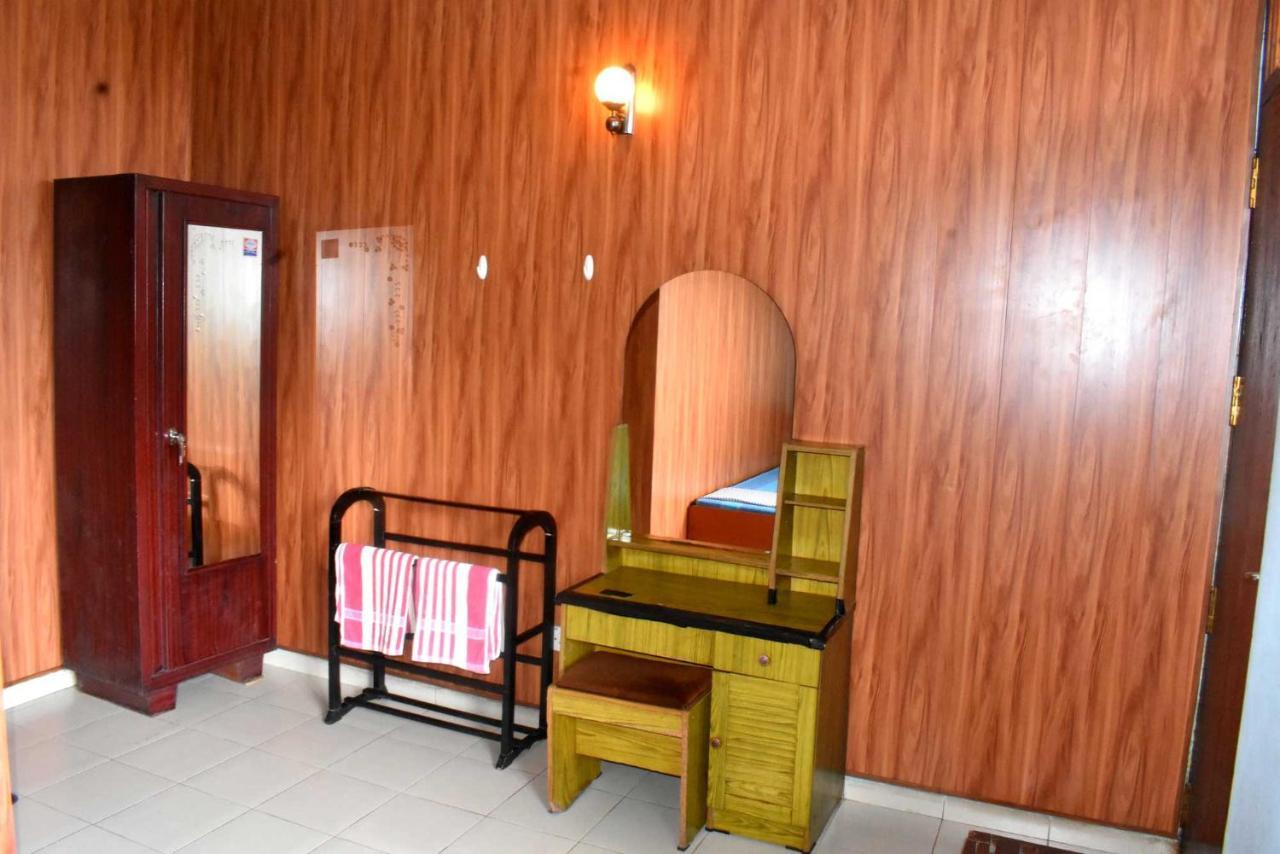 Rathna Gems Halt Hotel Ratnapura Exterior foto