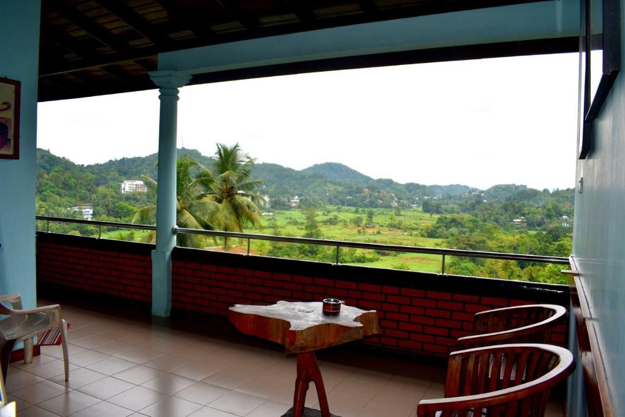 Rathna Gems Halt Hotel Ratnapura Exterior foto