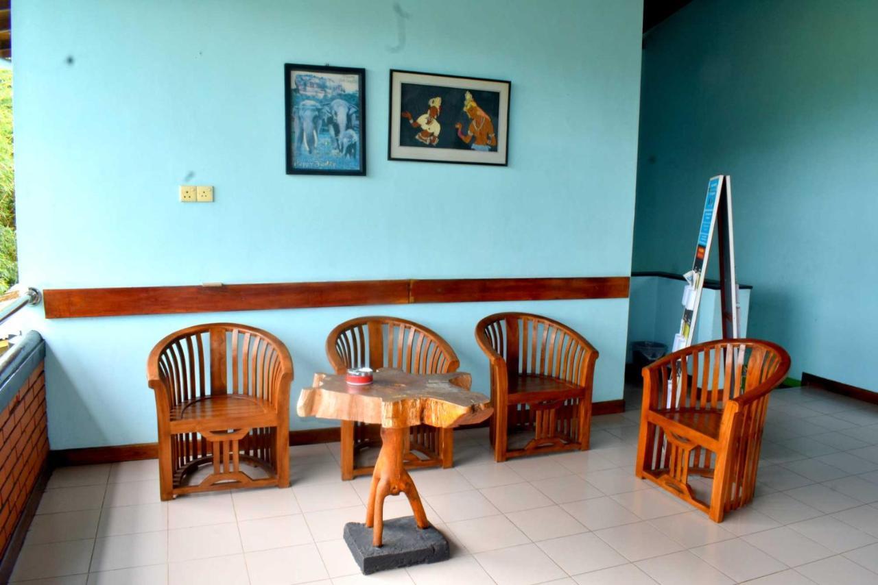 Rathna Gems Halt Hotel Ratnapura Exterior foto