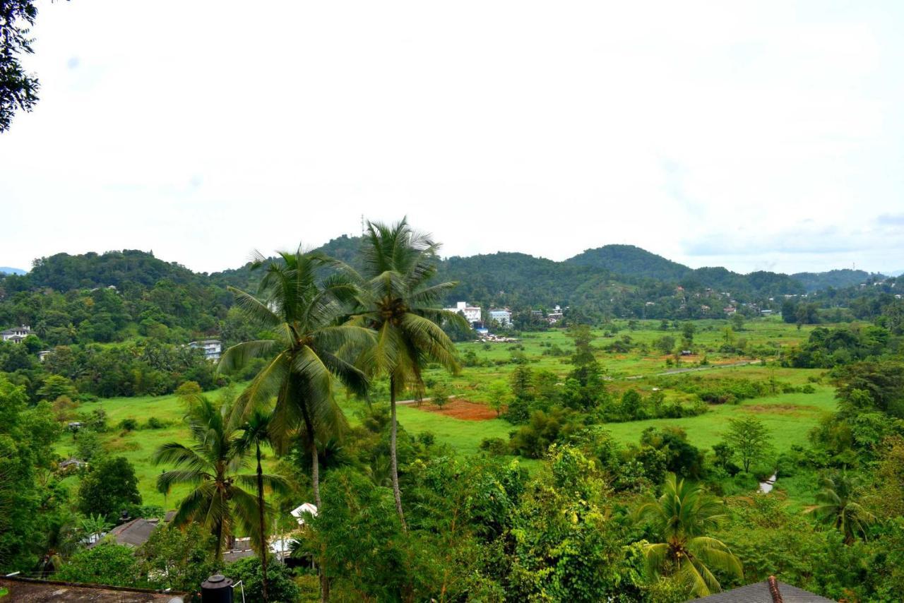 Rathna Gems Halt Hotel Ratnapura Exterior foto
