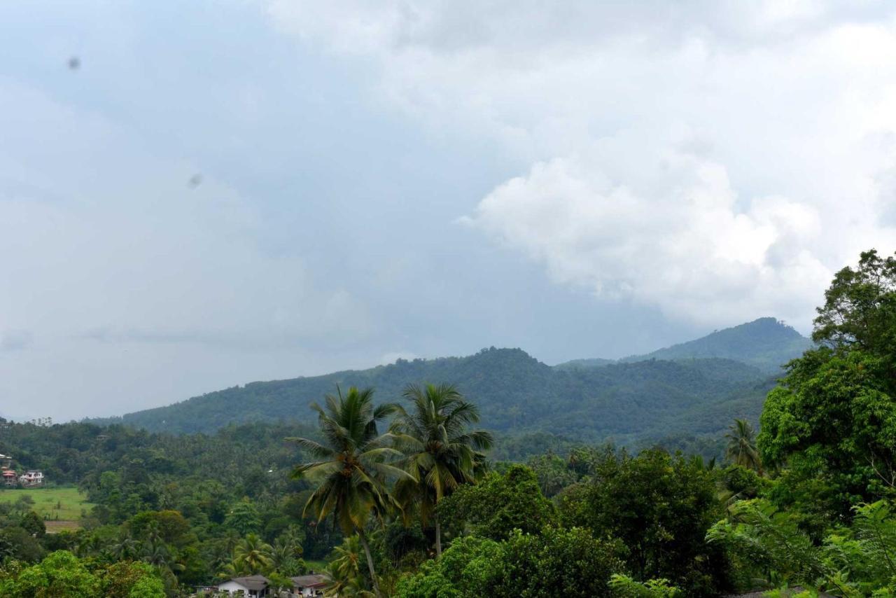 Rathna Gems Halt Hotel Ratnapura Exterior foto